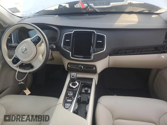 2020 Volvo XC90 Momentum with VIN YV4102PK2L1533048, listed as a Copart auction lot 46004295 with 0 mi miles and Salvage Title. Bid and sale history available at carsss.com. Image 8.