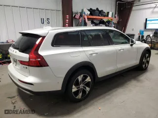 2024 Volvo V60 Cross Country Plus with VIN YV4L12WY6R2136392, listed as a Copart auction lot 42932275 with 8,443 mi miles and Salvage Title. Bid and sale history available at carsss.com. Image 3.