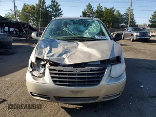2007 Chrysler Town & Country LWB LX with VIN 2A4GP44R77R262070, listed as a Copart auction lot 69857534 with 211,781 mi miles and Salvage Title. Bid and sale history available at carsss.com. Image 5.
