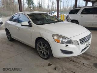 2013 Volvo S60 T6 R-Design Platinum with VIN YV1902FH2D1218127, listed as a IAAI auction lot 41901029 with 97,741 mi miles. Bid and sale history available at carsss.com. Image 1.
