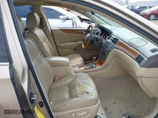2006 Lexus ES 330 with VIN JTHBA30G065175668, listed as a IAAI auction lot 41803803 with 241,051 mi miles. Bid and sale history available at carsss.com. Image 5.