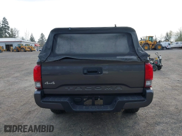 2018 Toyota Tacoma SR z VIN 5TFSX5EN0JX062612, wystawiony jako IAAI lot #41993211 z przebiegiem 92 586 mil mil oraz . Historia ofert i sprzedaży dostępna na DreamBid. Obrazek 16.