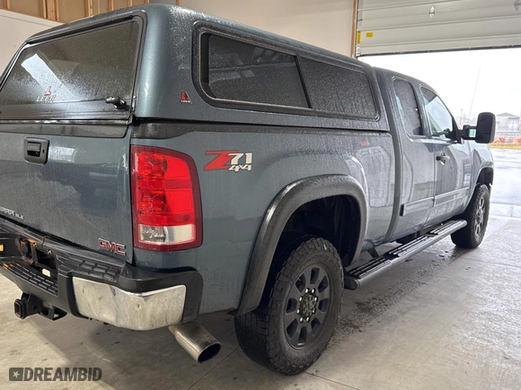 2013 GMC Sierra 2500HD SLE with VIN 1GT220C85DZ123816, listed as a Copart auction lot 50469575 with 332,182 mi miles and Clean Title. Bid and sale history available at carsss.com. Image 4.