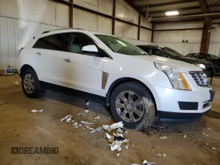 2015 Cadillac SRX Luxury Collection z VIN 3GYFNEE33FS641781, wystawiony jako Copart lot #50765905 z przebiegiem Nie podano mil oraz Szkody całkowita. Historia ofert i sprzedaży dostępna na DreamBid. Obrazek 4.