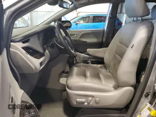 2018 Toyota Sienna XLE z VIN 5TDDZ3DC1JS190712, wystawiony jako Copart lot #62282255 z przebiegiem 63 438 mil mil oraz Szkoda całkowita • Salvage title. Historia ofert i sprzedaży dostępna na DreamBid. Obrazek 7.