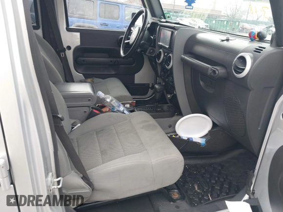 2008 Jeep Wrangler Unlimited Sahara с VIN 1J4GA59138L505460, выставлен на аукционе IAAI как лот 41846611 с пробегом 116 658 миль миль и . История ставок и продаж доступна на DreamBid. Изображение 5.