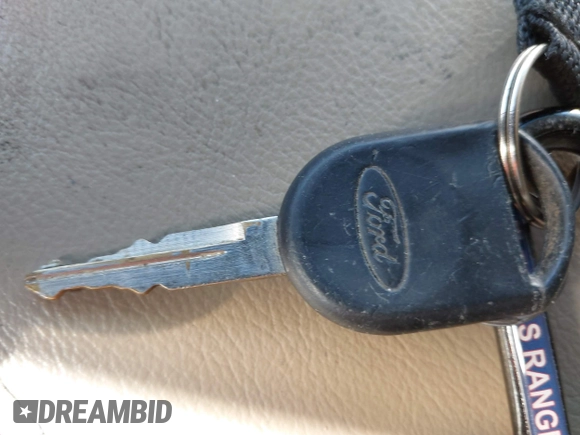 2005 Ford F-150 XLT с VIN 1FTPX12555NA33112, выставлен на аукционе IAAI как лот 42489921 с пробегом 247 309 миль миль и . История ставок и продаж доступна на DreamBid. Изображение 11.