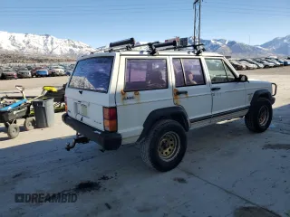 1988 Jeep Cherokee with VIN 1JCMR7813JT058390, listed as a Copart auction lot 89071925 with 2,331,297 mi miles and Clean title. Bid and sale history available at DreamBid. Image 3.