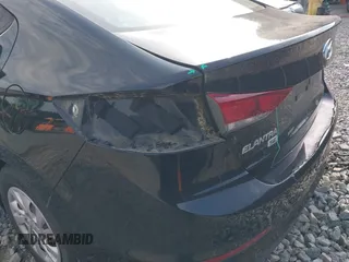 2018 Hyundai Elantra SE z VIN 5NPD74LF7JH351495, wystawiony jako IAAI lot #42154435 z przebiegiem 178 925 mil mil oraz . Historia ofert i sprzedaży dostępna na DreamBid. Obrazek 19.