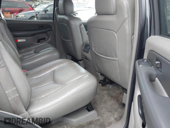 2003 Chevrolet Tahoe LS with VIN 1GNEC13T73R297770, listed as a IAAI auction lot 42071895 with 215,848 mi miles. Bid and sale history available at carsss.com. Image 8.