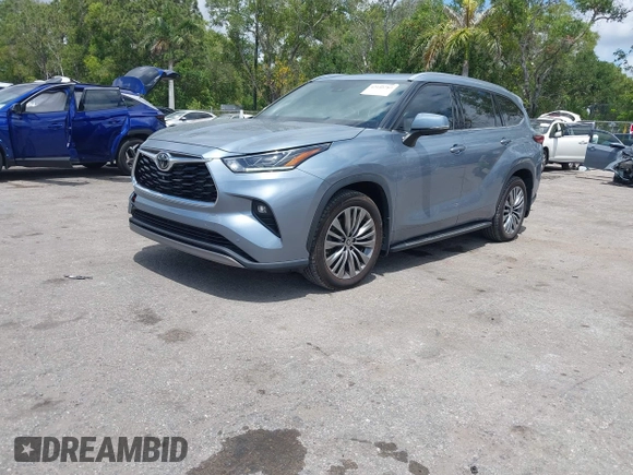 2022 Toyota Highlander Platinum z VIN 5TDFZRBHXNS175366, wystawiony jako IAAI lot #42149787 z przebiegiem 32 235 mil mil oraz . Historia ofert i sprzedaży dostępna na DreamBid. Obrazek 17.