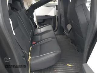 2024 Tesla Cybertruck z VIN 7G2CEHED9RA017042, wystawiony jako IAAI lot #42098366 z przebiegiem 11 652 mil mil oraz . Historia ofert i sprzedaży dostępna na DreamBid. Obrazek 8.