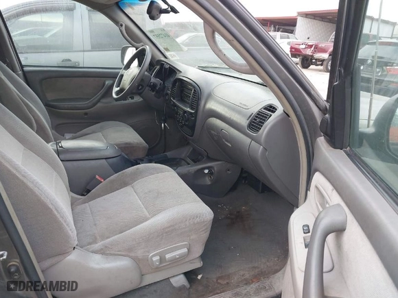 2004 Toyota Sequoia SR5 with VIN 5TDZT34A84S217320, listed as a IAAI auction lot 41472557 with 299,000 mi miles. Bid and sale history available at carsss.com. Image 5.