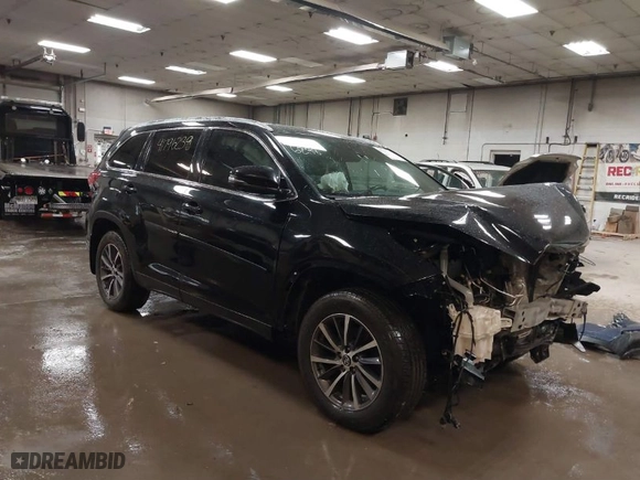 2019 Toyota Highlander SE with VIN 5TDJZRFH0KS706882, listed as a IAAI auction lot 41796238 with 104,009 mi miles. Bid and sale history available at carsss.com. Image 1.