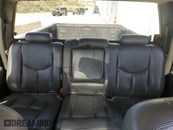 2005 GMC Sierra 2500HD SLE z VIN 1GTHK232X5F941546, wystawiony jako Copart lot #52755075 z przebiegiem 255 452 mil mil oraz Szkoda całkowita • Salvage title. Historia ofert i sprzedaży dostępna na DreamBid. Obrazek 10.