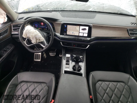 2024 Volkswagen Atlas SEL Premium R-Line with VIN 1V2FR2CA9RC555829, listed as a Copart auction lot 58841885 with 6,535 mi miles and Salvage title. Bid and sale history available at DreamBid. Image 8.
