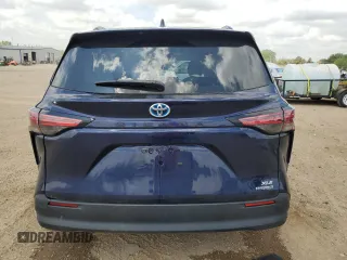 2022 Toyota Sienna XLE z VIN 5TDJRKEC3NS128049, wystawiony jako Copart lot #57020625 z przebiegiem Nie podano mil oraz Szkoda całkowita • Salvage title. Historia ofert i sprzedaży dostępna na DreamBid. Obrazek 6.