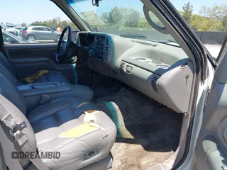 1996 Chevrolet Tahoe z VIN 1GNEK13R9TJ357134, wystawiony jako IAAI lot #42218520 z przebiegiem 213 135 mil mil oraz . Historia ofert i sprzedaży dostępna na DreamBid. Obrazek 5.