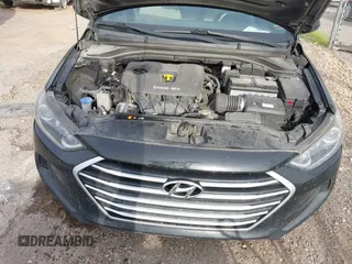 2017 Hyundai Elantra SE z VIN 5NPD84LFXHH191863, wystawiony jako IAAI lot #42272222 z przebiegiem 88 796 mil mil oraz . Historia ofert i sprzedaży dostępna na DreamBid. Obrazek 10.