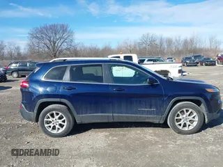 2014 Jeep Cherokee Latitude z VIN 1C4PJMCS6EW145810, wystawiony jako IAAI lot #41802031 z przebiegiem 143 358 mil mil oraz . Historia ofert i sprzedaży dostępna na DreamBid. Obrazek 13.