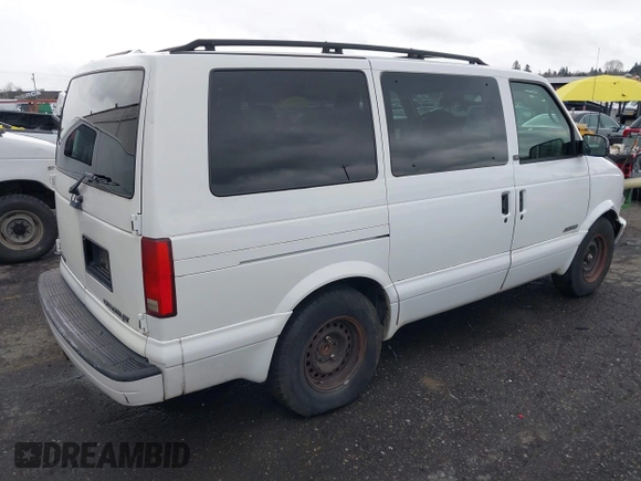 2002 Chevrolet Astro with VIN 1GNDM19X02B153455, listed as a IAAI auction lot 41462588 with 349,613 mi miles. Bid and sale history available at carsss.com. Image 4.