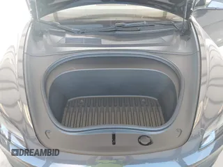 2025 Tesla Model 3 Long Range z VIN 5YJ3E1EA6SF990792, wystawiony jako IAAI lot #42713456 z przebiegiem 1 038 mil mil oraz . Historia ofert i sprzedaży dostępna na DreamBid. Obrazek 10.