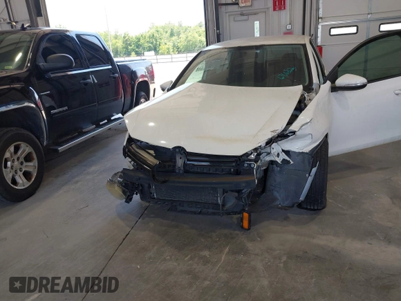 2010 Volkswagen Golf с VIN WVWDA7AJ8AW082248, выставлен на аукционе IAAI как лот 42484551 с пробегом 121 632 миль миль и . История ставок и продаж доступна на DreamBid. Изображение 6.