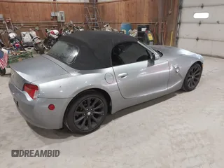2006 BMW Z4 3.0si z VIN 4USBU53506LW92215, wystawiony jako IAAI lot #42340243 z przebiegiem 103 740 mil mil oraz . Historia ofert i sprzedaży dostępna na DreamBid. Obrazek 4.