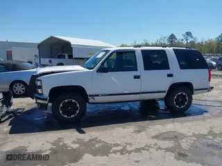 1997 Chevrolet Tahoe with VIN 1GNEK13R8VJ338626, listed as a IAAI auction lot 41976126 with 163,263 mi miles. Bid and sale history available at carsss.com. Image 14.