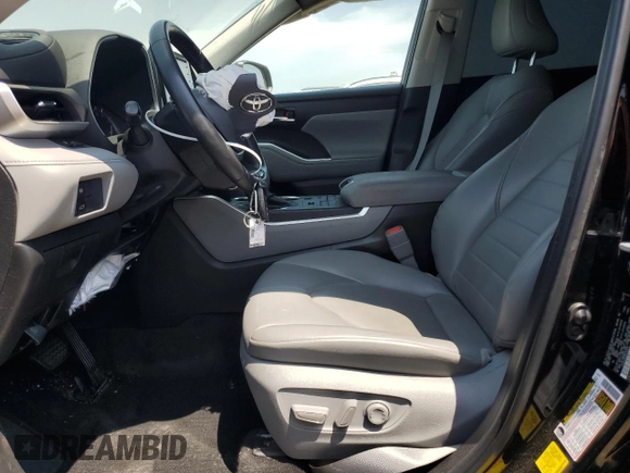 2022 Toyota Highlander XLE z VIN 5TDHZRBH0NS202972, wystawiony jako Copart lot #56211025 z przebiegiem 29 021 mil mil oraz Szkoda całkowita • Salvage title. Historia ofert i sprzedaży dostępna na DreamBid. Obrazek 7.