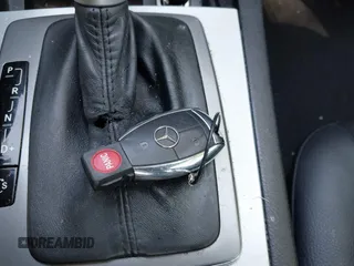 2008 Mercedes-Benz C 300 Sport z VIN WDDGF54X98F082178, wystawiony jako IAAI lot #42269975 z przebiegiem 133 659 mil mil oraz . Historia ofert i sprzedaży dostępna na DreamBid. Obrazek 11.