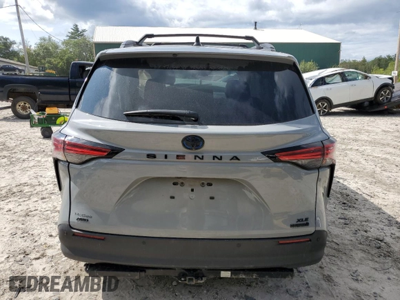 2022 Toyota Sienna XLE Woodland Edition with VIN 5TDASKFC3NS047202, listed as a Copart auction lot 68211834 with 0 mi miles and Salvage Title. Bid and sale history available at carsss.com. Image 6.