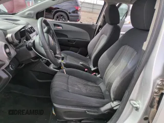 2012 Chevrolet Sonic LT z VIN 1G1JD5SH2C4164834, wystawiony jako Copart lot #53425665 z przebiegiem 89 043 mil mil oraz Szkoda całkowita • Salvage title. Historia ofert i sprzedaży dostępna na DreamBid. Obrazek 7.