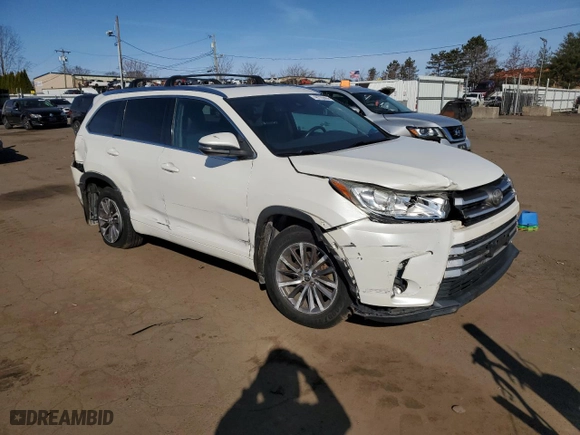 2018 Toyota Highlander SE with VIN 5TDJZRFH9JS524497, listed as a Copart auction lot 48726665 with 83,973 mi miles and Salvage Title. Bid and sale history available at carsss.com. Image 4.