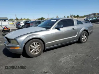 2008 Ford Mustang Deluxe with VIN 1ZVHT80N585136950, listed as a Copart auction lot 62778165 with 140,395 mi miles and Clean title. Bid and sale history available at DreamBid. Image 1.