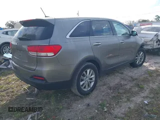 2018 Kia Sorento LX with VIN 5XYPG4A39JG385841, listed as a IAAI auction lot 41420471 with 1 mi miles. Bid and sale history available at carsss.com. Image 4.