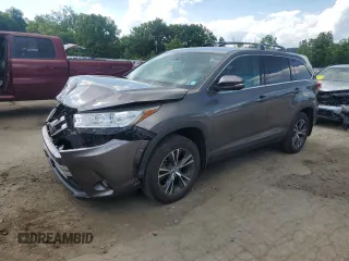 2019 Toyota Highlander LE with VIN 5TDBZRFH5KS930038, listed as a Copart auction lot 61880015 with 85,641 mi miles and Salvage title. Bid and sale history available at DreamBid. Image 1.