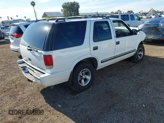 2001 Chevrolet Blazer LT z VIN 1GNCS13W712122865, wystawiony jako IAAI lot #41997035 z przebiegiem 161 862 mil mil oraz . Historia ofert i sprzedaży dostępna na DreamBid. Obrazek 4.
