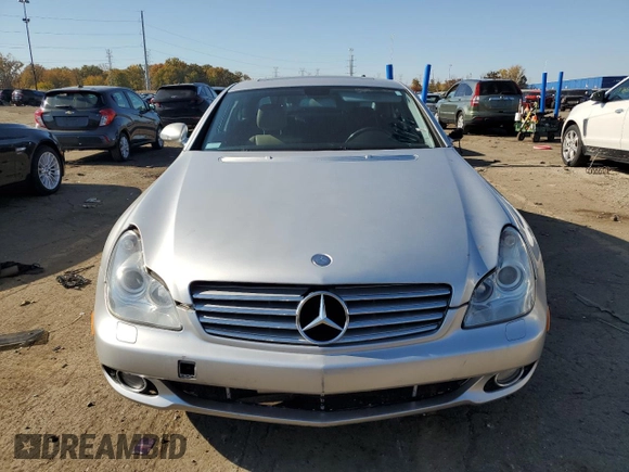 2007 Mercedes-Benz CLS-Class 5.5L with VIN WDDDJ72X87A094267, listed as a Copart auction lot 77334024 with 144,648 mi miles and Clean Title. Bid and sale history available at carsss.com. Image 5.