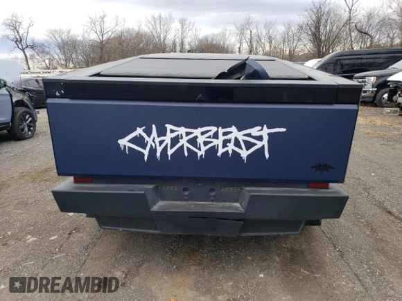 2024 Tesla Cybertruck Cyberbeast z VIN 7G2CEHEE3RA013268, wystawiony jako Copart lot #58946395 z przebiegiem 4869 mil mil oraz Szkody całkowita. Historia ofert i sprzedaży dostępna na DreamBid. Obrazek 6.