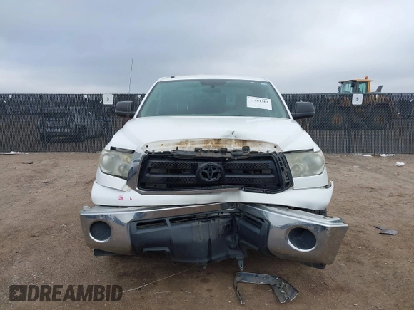 2013 Toyota Tundra z VIN 5TFRM5F16DX053095, wystawiony jako IAAI lot #41481305 z przebiegiem 226 696 mil mil oraz . Historia ofert i sprzedaży dostępna na DreamBid. Obrazek 12.