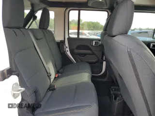 2024 Jeep Wrangler Sahara z VIN 1C4PJXEG8RW264328, wystawiony jako Copart lot #57106615 z przebiegiem 14 890 mil mil oraz Szkoda całkowita • Salvage title. Historia ofert i sprzedaży dostępna na DreamBid. Obrazek 11.