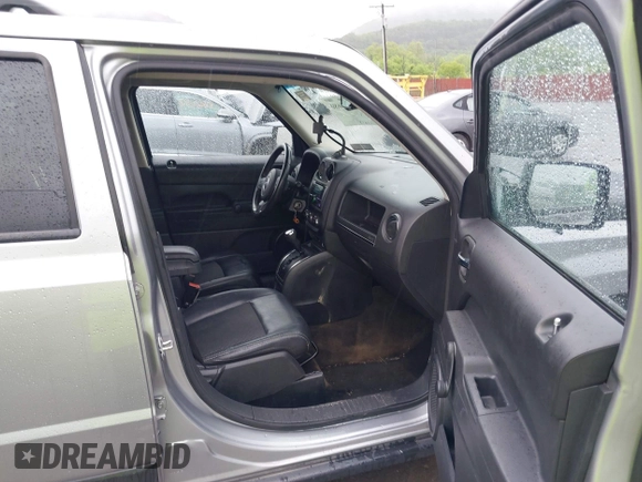 2017 Jeep Patriot Sport SE with VIN 1C4NJPBA2HD118671, listed as a IAAI auction lot 42356680 with 129,497 mi miles and . Bid and sale history available at DreamBid. Image 5.