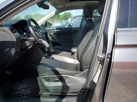 2018 Volkswagen Tiguan SEL z VIN 3VV3B7AX2JM016874, wystawiony jako Copart lot #54525515 z przebiegiem 87 472 mil mil oraz Nie do naprawy • Non repairable. Historia ofert i sprzedaży dostępna na DreamBid. Obrazek 7.