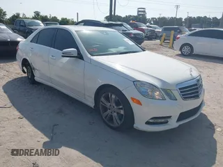 2013 Mercedes-Benz E 350 Luxury z VIN WDDHF5KB3DA664800, wystawiony jako IAAI lot #42154013 z przebiegiem 107 140 mil mil oraz . Historia ofert i sprzedaży dostępna na DreamBid. Obrazek 1.