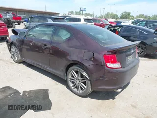 2013 Scion tC z VIN JTKJF5C79D3048165, wystawiony jako IAAI lot #42057908 z przebiegiem 126 158 mil mil oraz . Historia ofert i sprzedaży dostępna na DreamBid. Obrazek 3.