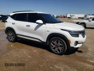 2021 Kia Seltos SX with VIN KNDETCA25M7139553, listed as a Copart auction lot 51842335 with 68,852 mi miles and Clean title. Bid and sale history available at DreamBid. Image 4.