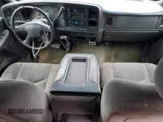 2005 Chevrolet Silverado 1500HD LT z VIN 1GCGK13UX5F820751, wystawiony jako Copart lot #57656495 z przebiegiem 246 321 mil mil oraz Czysty tytuł • Clean title. Historia ofert i sprzedaży dostępna na DreamBid. Obrazek 8.