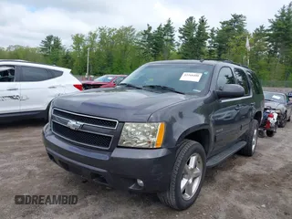 2010 Chevrolet Tahoe LT z VIN 1GNUKBE01AR105053, wystawiony jako IAAI lot #42268400 z przebiegiem 296 257 mil mil oraz . Historia ofert i sprzedaży dostępna na DreamBid. Obrazek 2.
