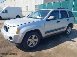 2005 Jeep Grand Cherokee Laredo with VIN 1J8GR48K25C667992, listed as a IAAI auction lot 42094246 with 281,242 mi miles. Bid and sale history available at carsss.com. Image 2.